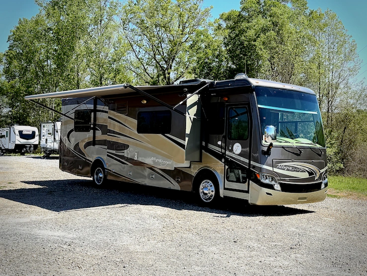 2013 Tiffin Allegro Breeze 32 BR RV Photo 1