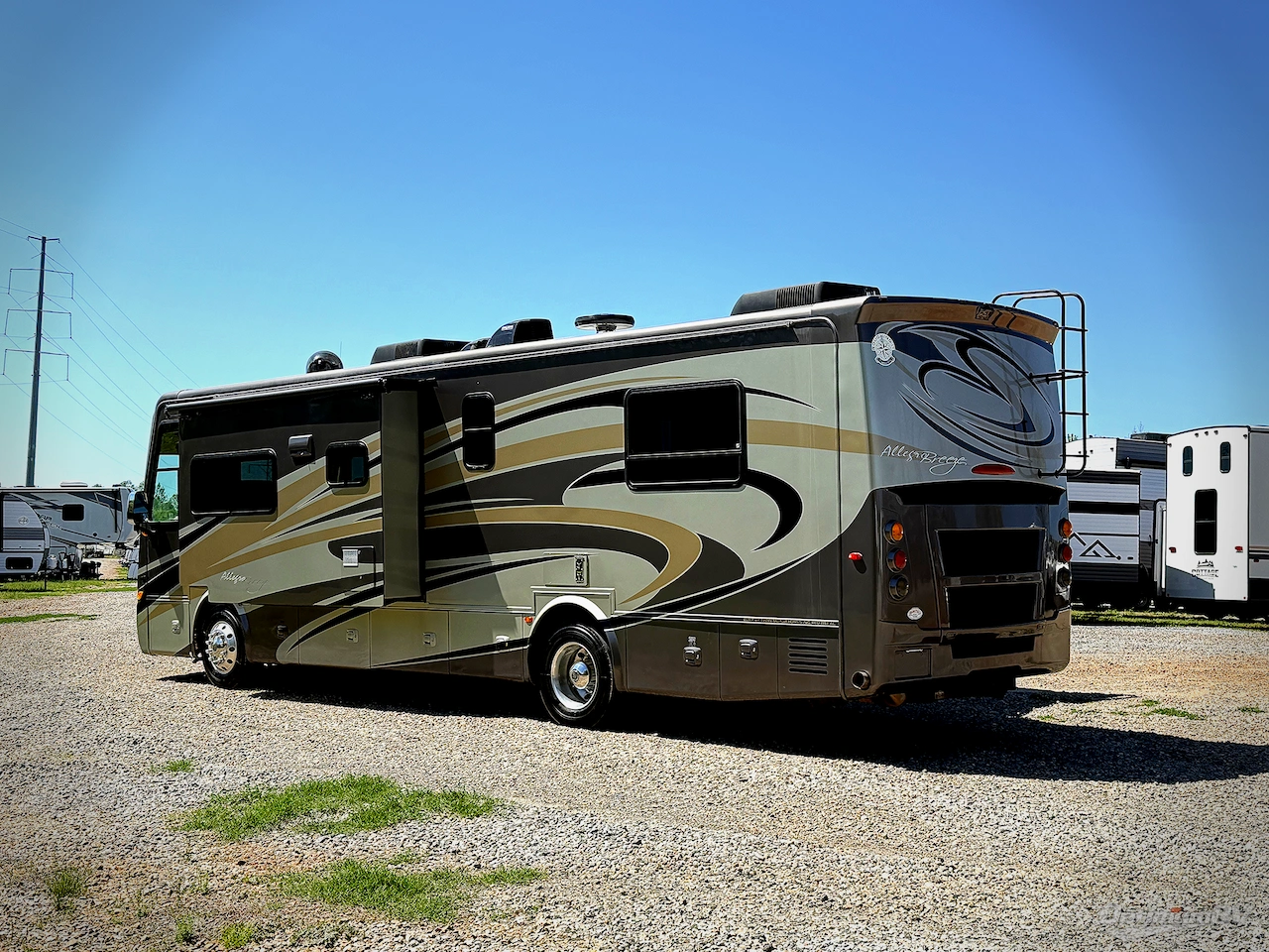 2013 Tiffin Allegro Breeze 32 BR Photo 3