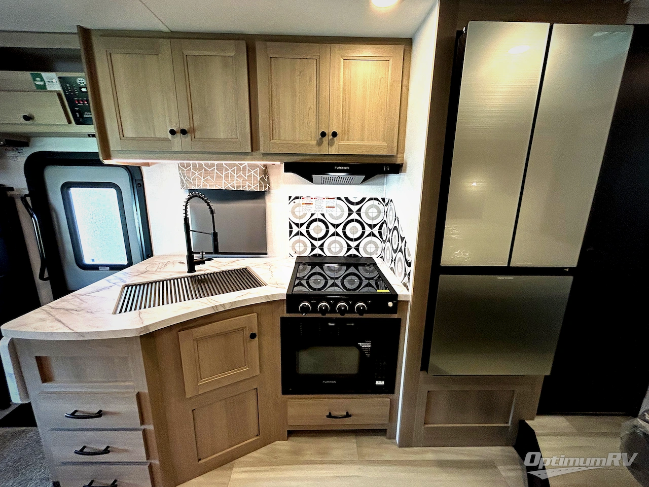 2026 Forest River Sunseeker Classic 2440DS Photo 6