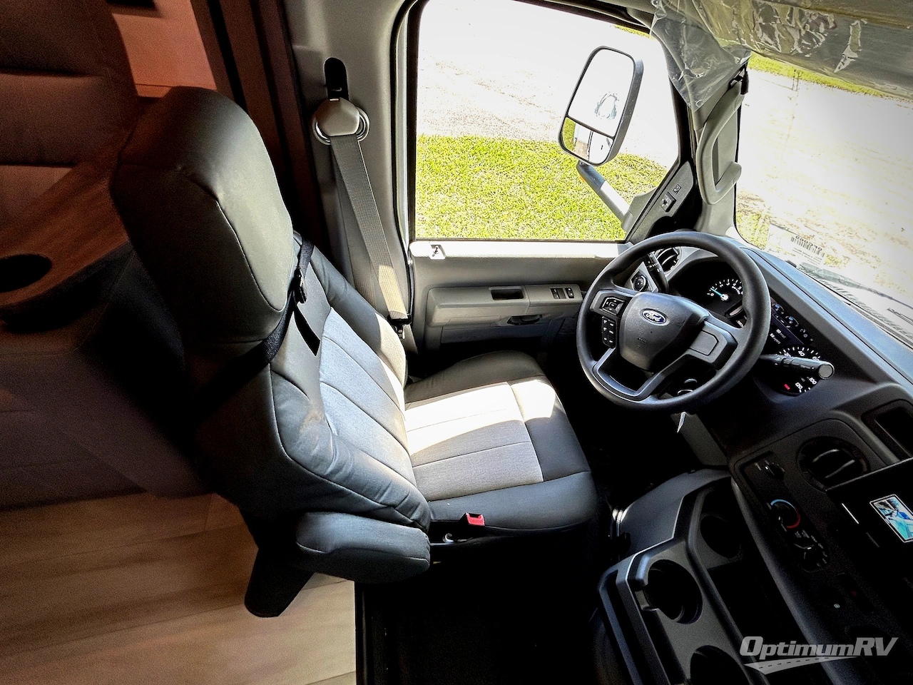 2026 Forest River Sunseeker Classic 2440DS Photo 7