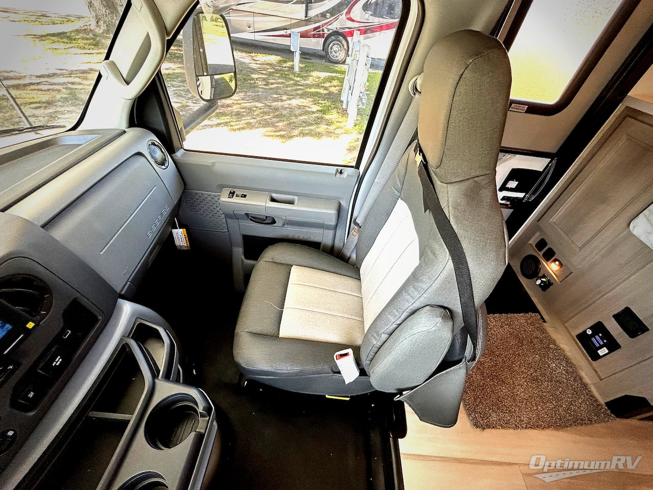 2026 Forest River Sunseeker Classic 2440DS Photo 9