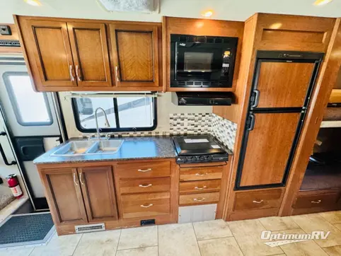 2017 Fleetwood Flair 31B RV Photo 3