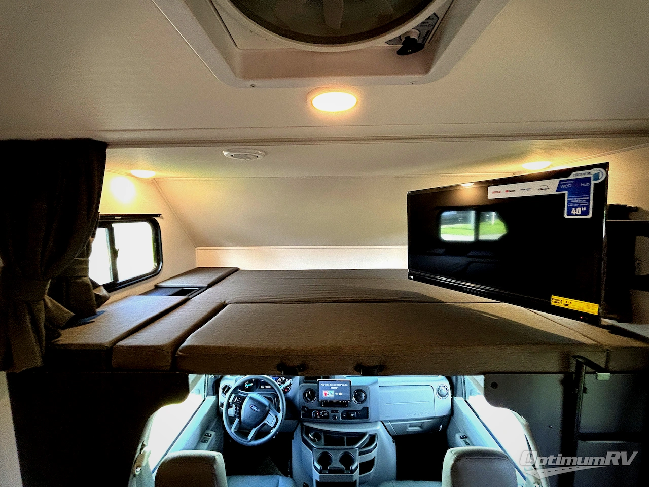 2027 Forest River Sunseeker 2440DS Photo 11