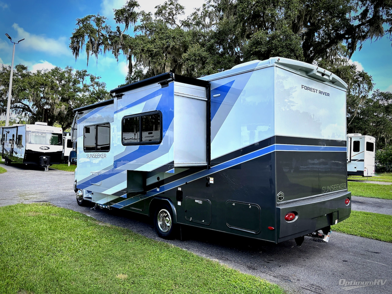 2027 Forest River Sunseeker 2440DS Photo 3