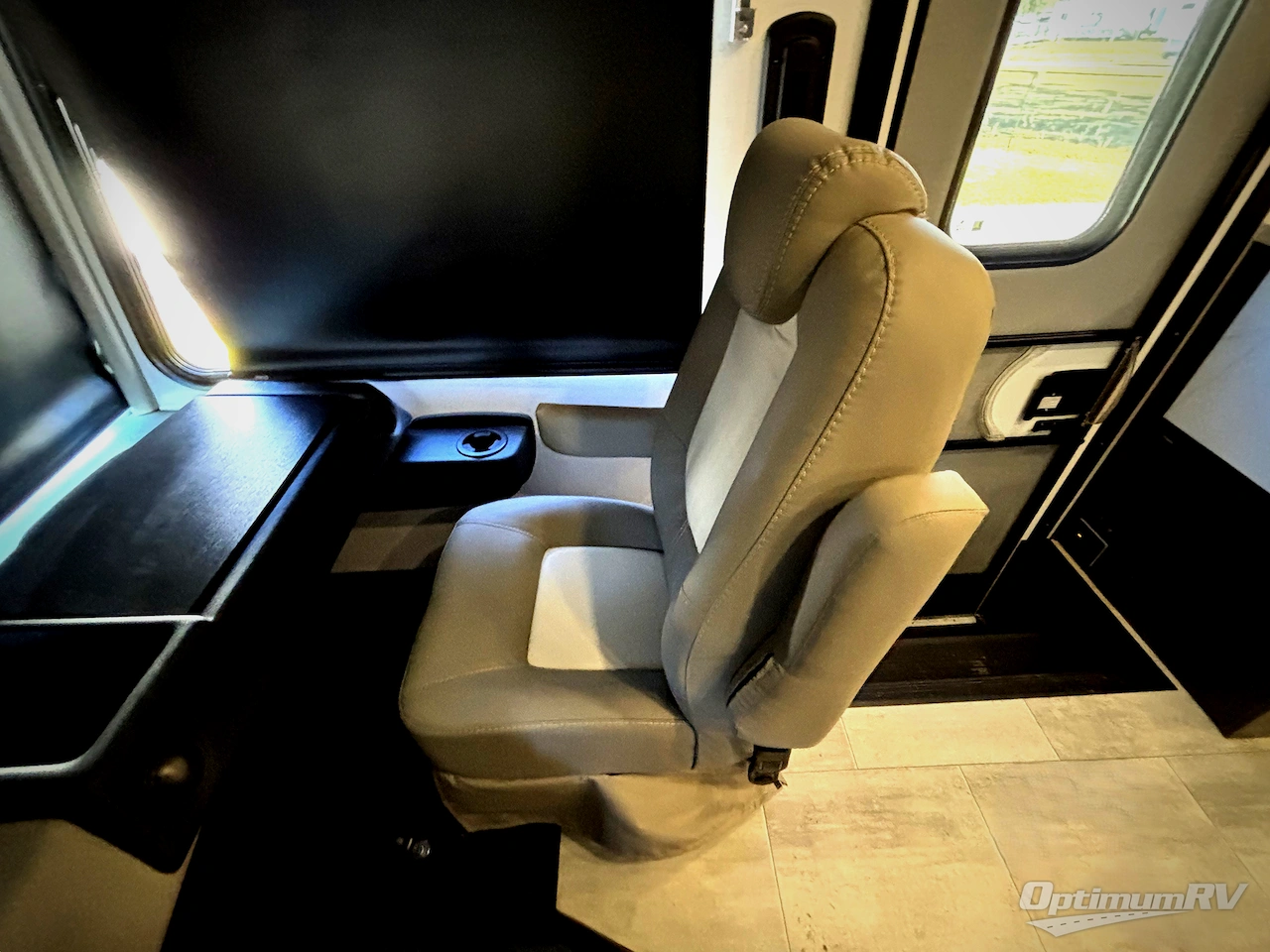 2025 Forest River Georgetown 5 Series 34M5 Photo 9