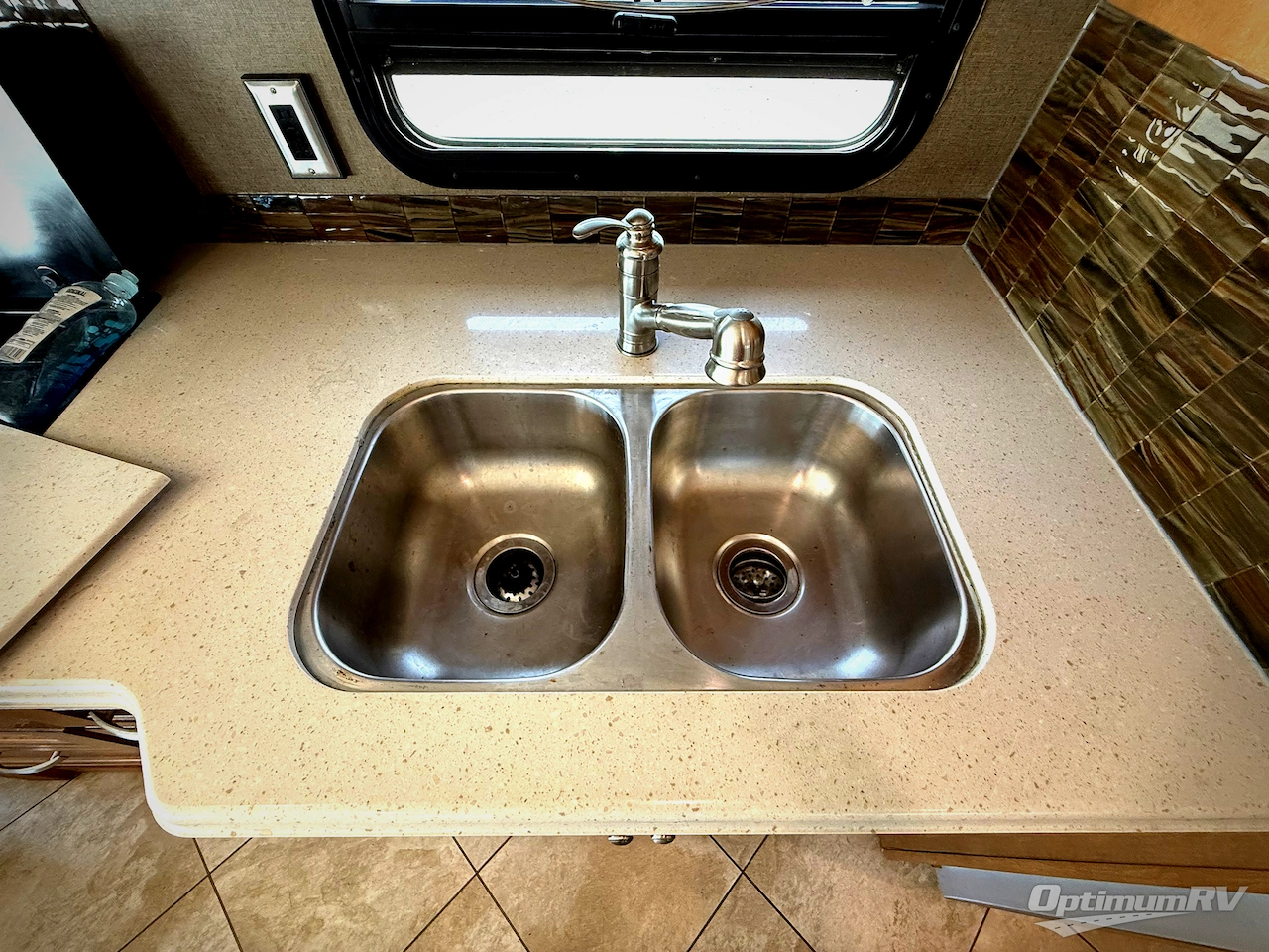 2018 Winnebago Forza 38F Photo 12
