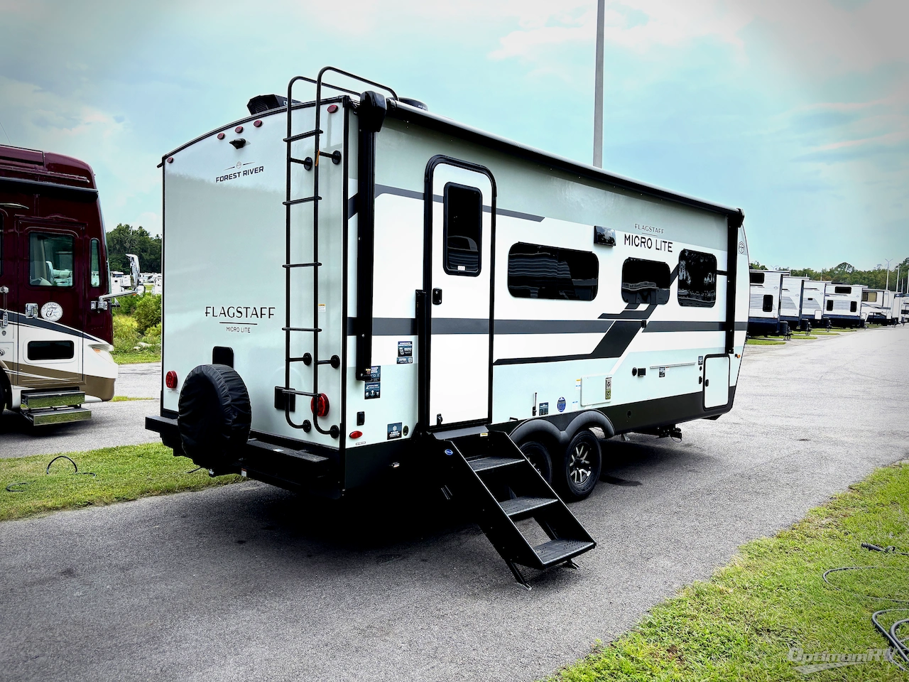 2027 Forest River Flagstaff Micro Lite 22FBS Photo 2