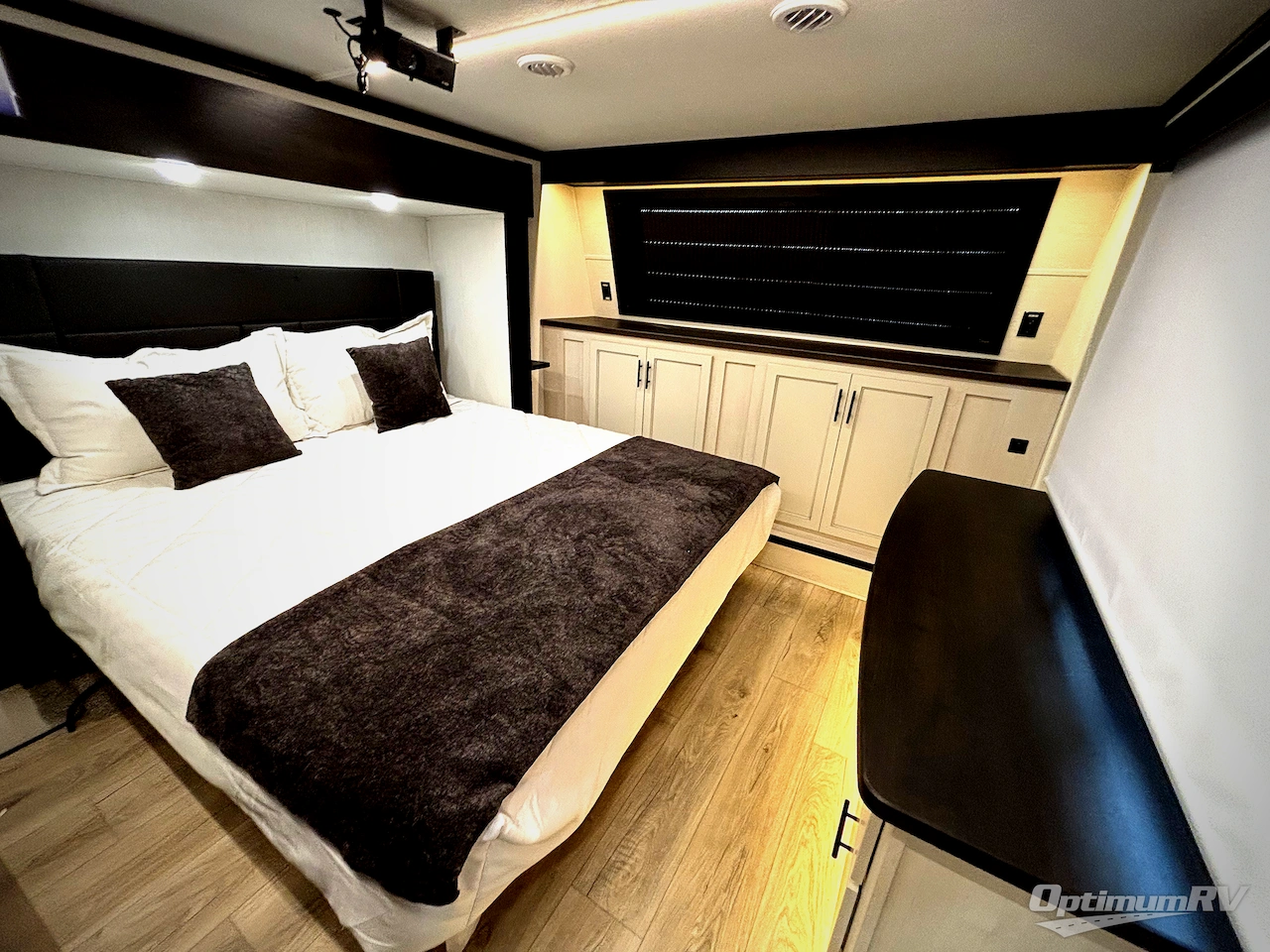 2026 Forest River Cherokee Vengeance 4413 Photo 8