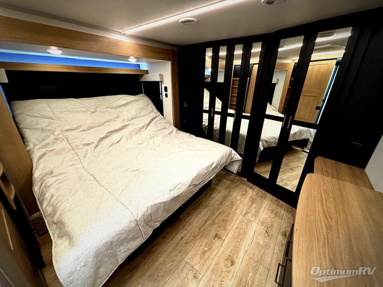 2025 Heartland Cyclone 4014C Photo 8