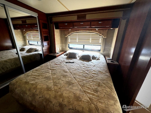 2006 Fleetwood Bounder Diesel 38N RV Photo 4