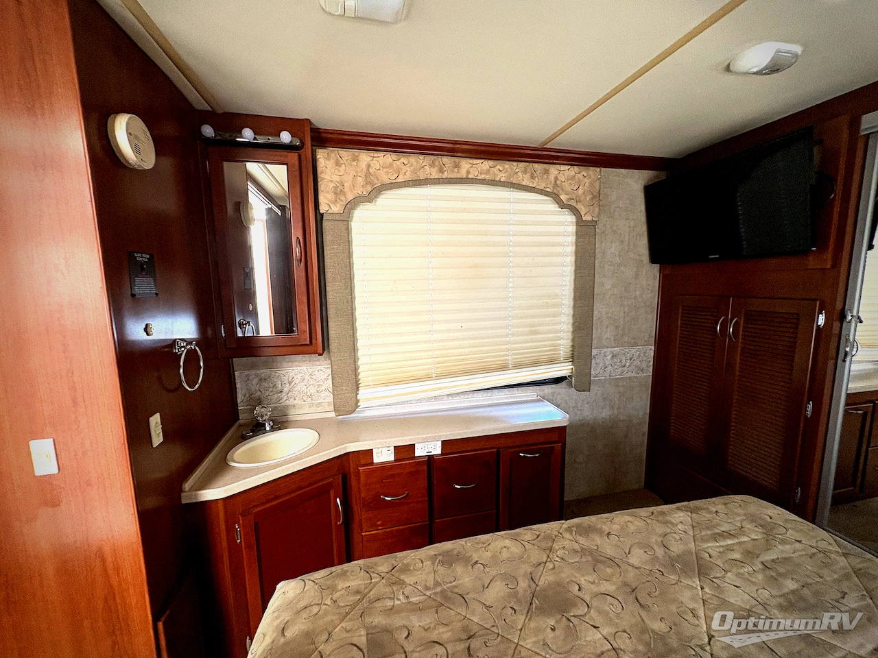 2006 Fleetwood Bounder Diesel 38N Photo 11