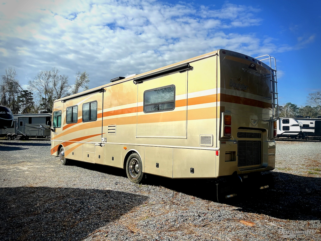 2006 Fleetwood Bounder Diesel 38N Photo 3