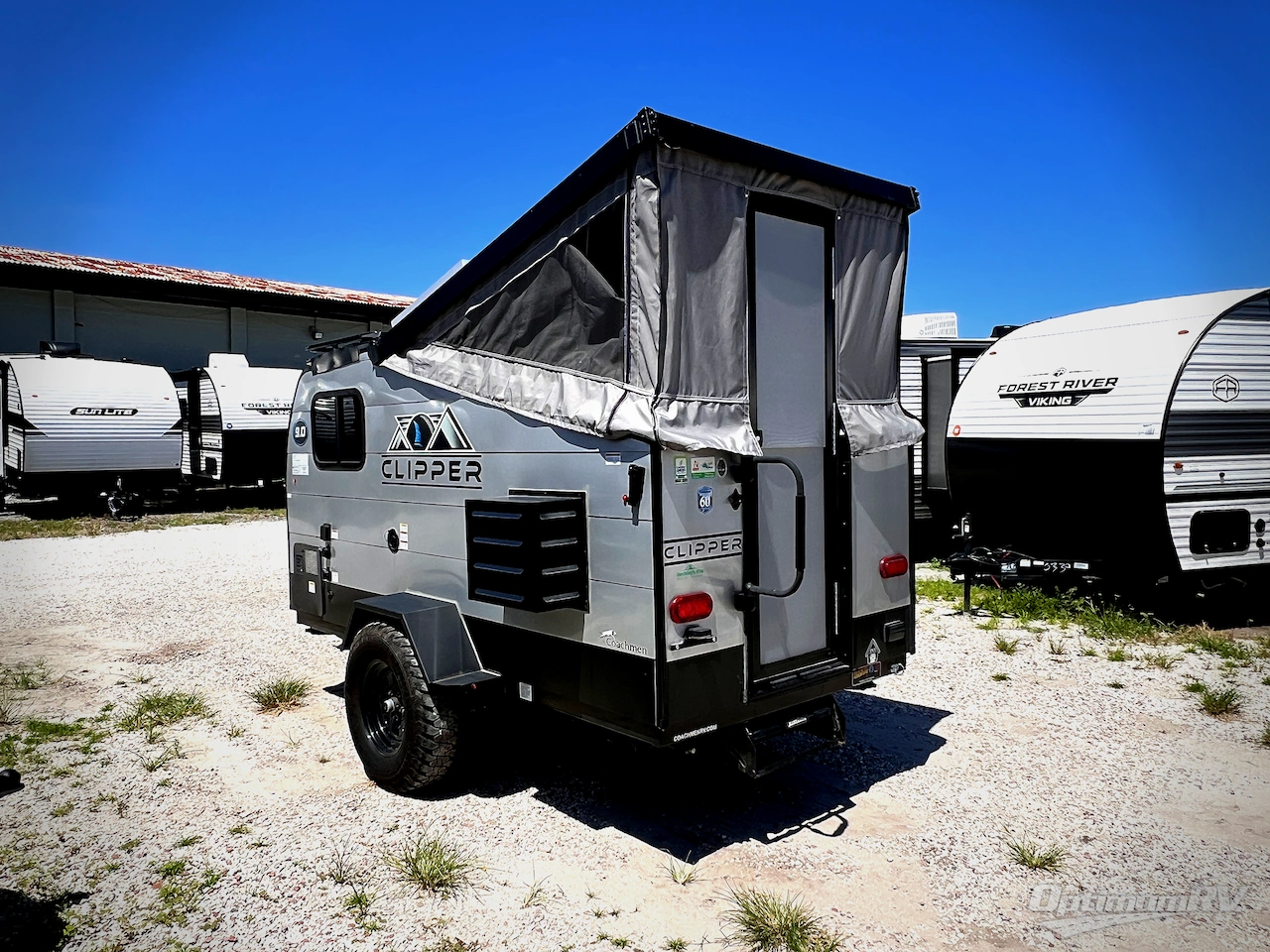 2024 Coachmen Clipper Camping Trailers 9.0 TD Escape Photo 3