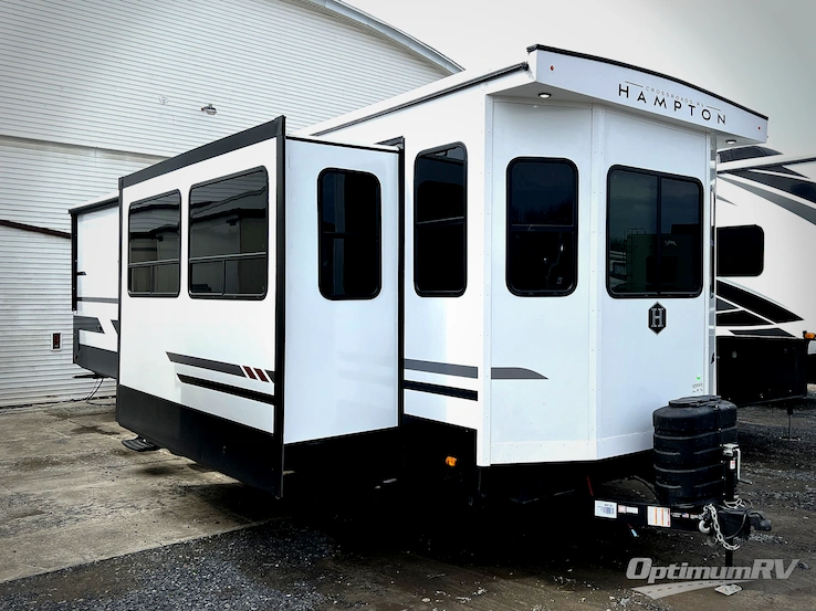 2026 CrossRoads Hampton 37FL RV Photo 1