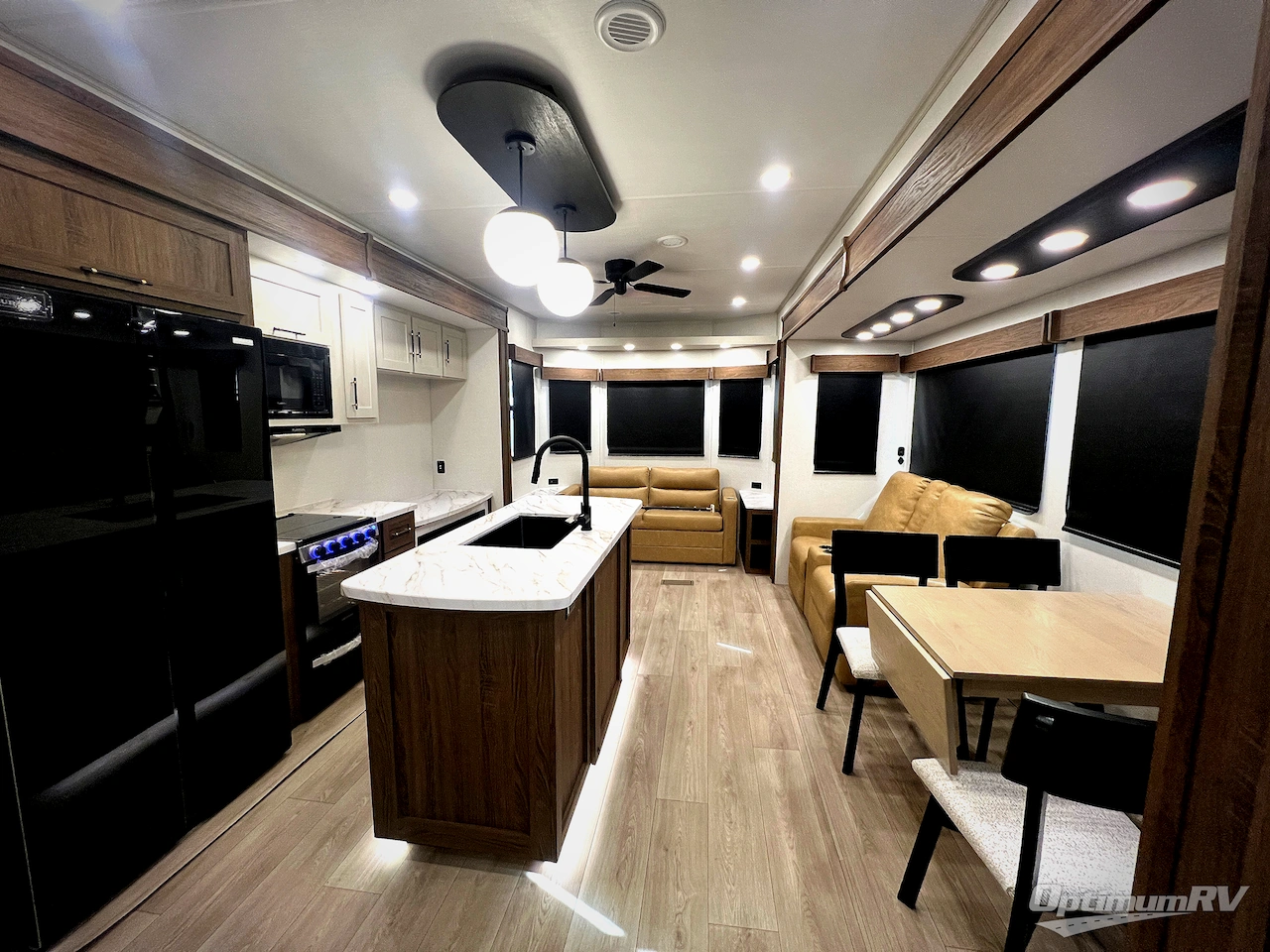 2026 CrossRoads Hampton 37FL Photo 4