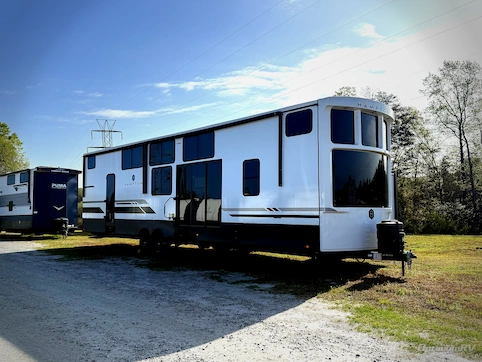 New 2026 CrossRoads Hampton 410PVL Featured Photo