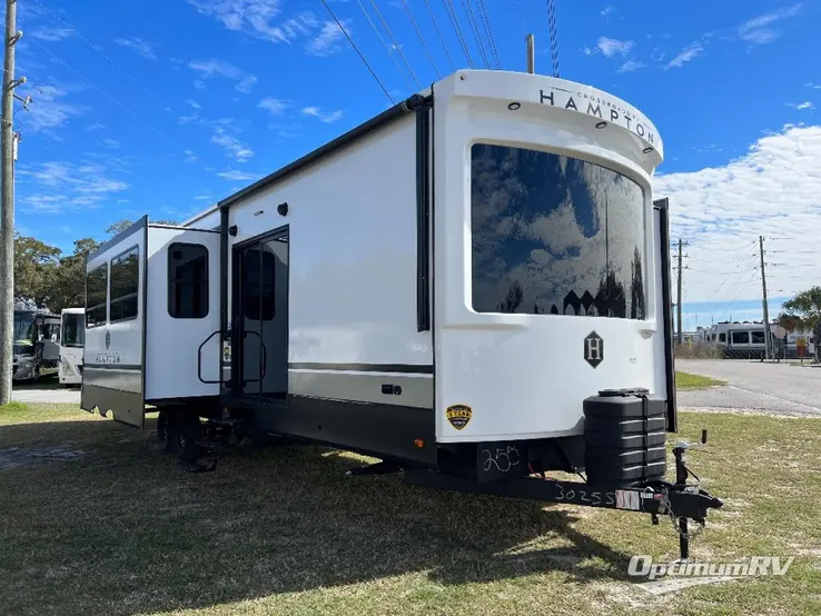 2024 CrossRoads Hampton HP378DBB RV Photo 1