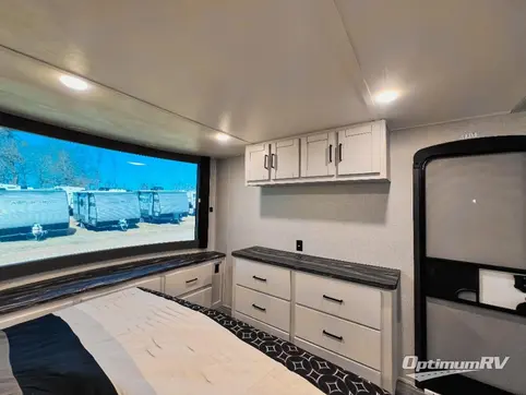 2024 CrossRoads Hampton HP375DBL RV Photo 4