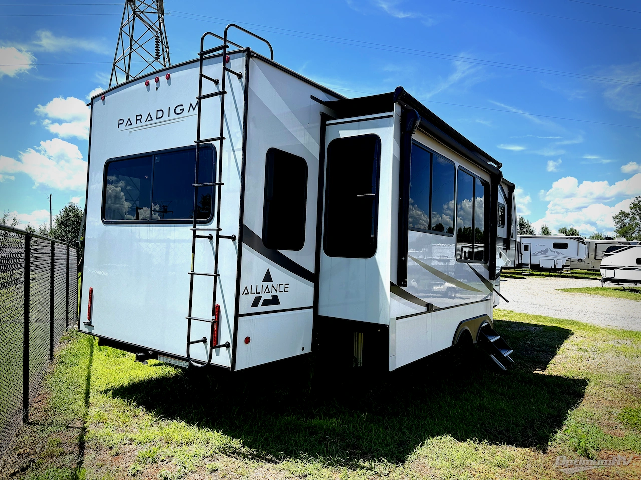 2024 Alliance Paradigm 310RL Photo 2