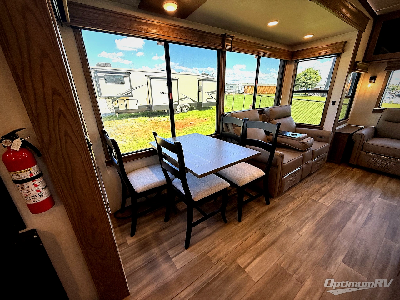 2024 Alliance Paradigm 310RL Photo 5