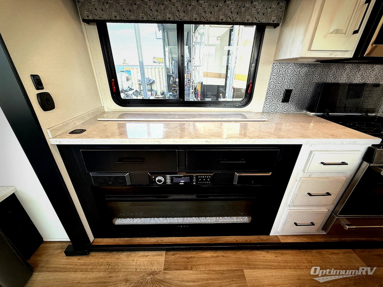 2024 Heartland Bighorn 3215RL Photo 9