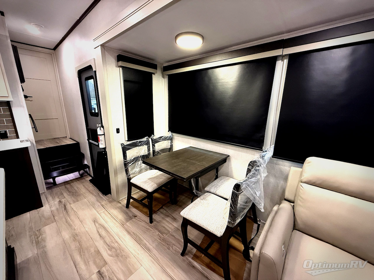 2026 Keystone Alpine Avalanche Edition 390DS Photo 4