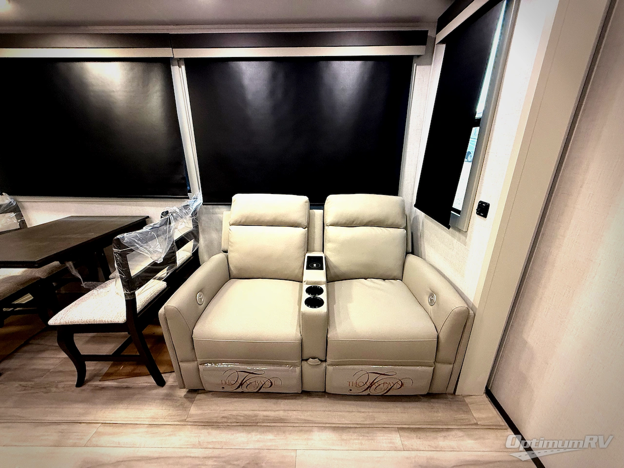 2026 Keystone Alpine Avalanche Edition 390DS Photo 5