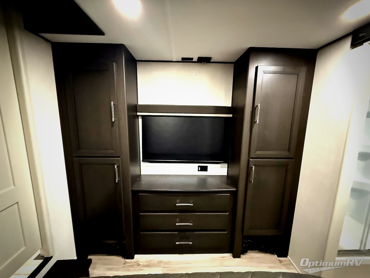 2026 Keystone Alpine Avalanche Edition 390DS Photo 17