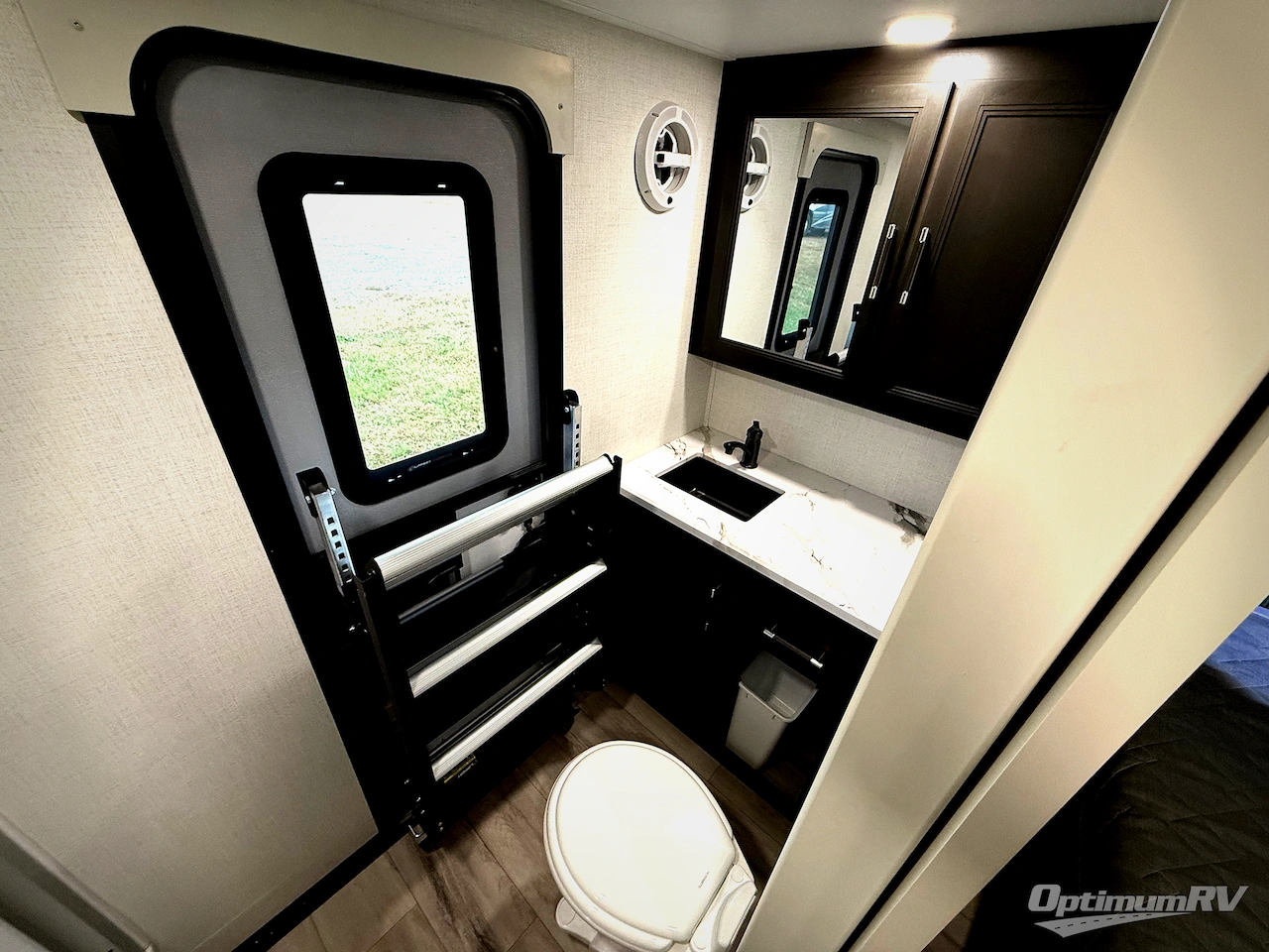 2026 Keystone Alpine Avalanche Edition 390DS Photo 19