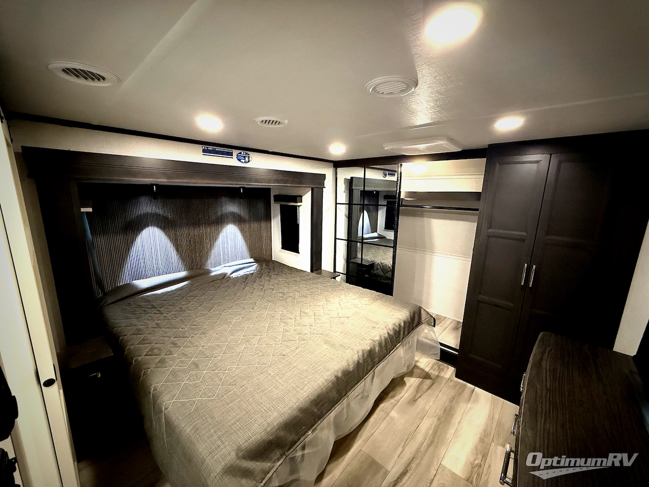 2026 Keystone Alpine Avalanche Edition 390DS Photo 25