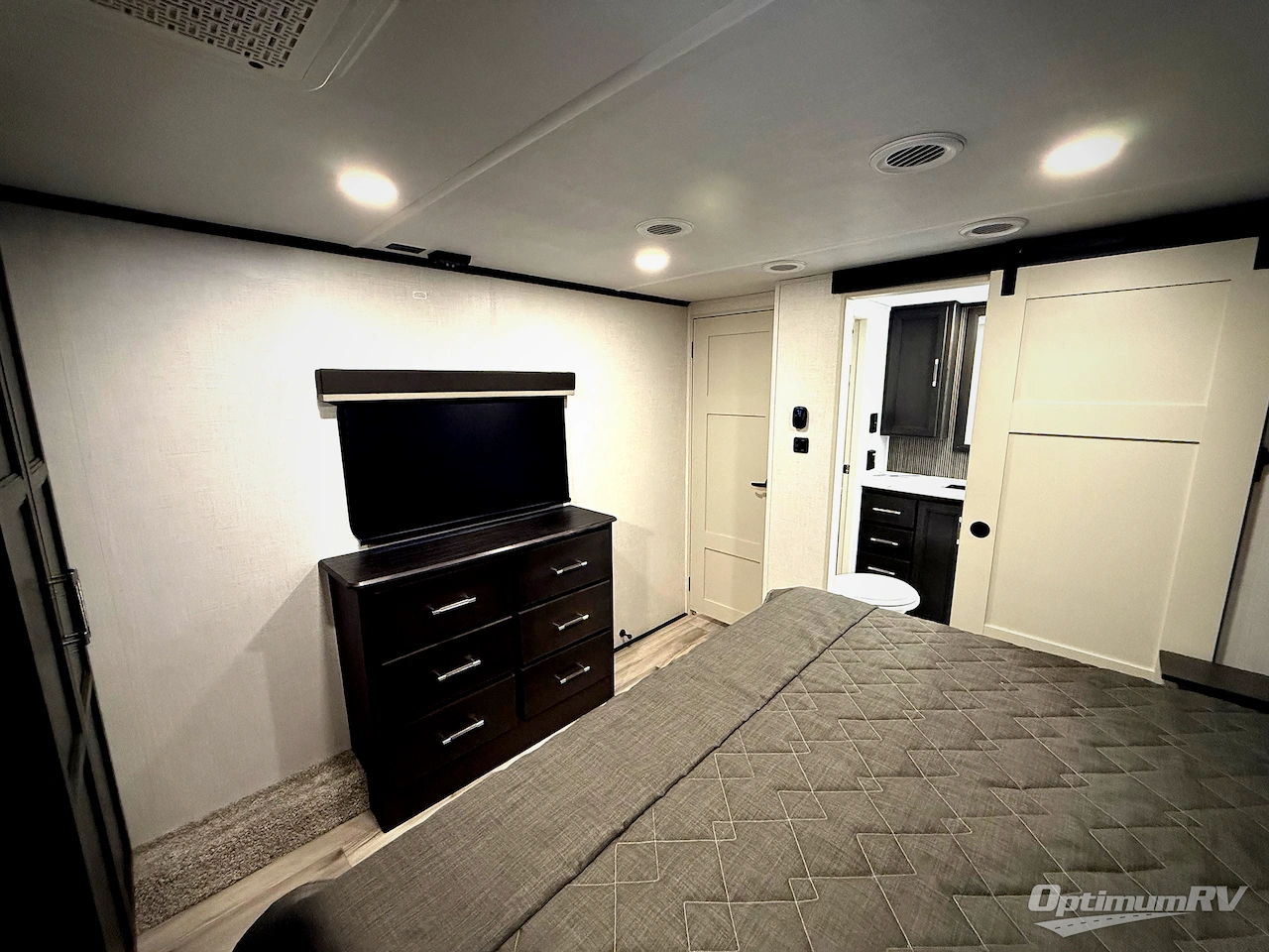 2026 Keystone Alpine Avalanche Edition 390DS Photo 26