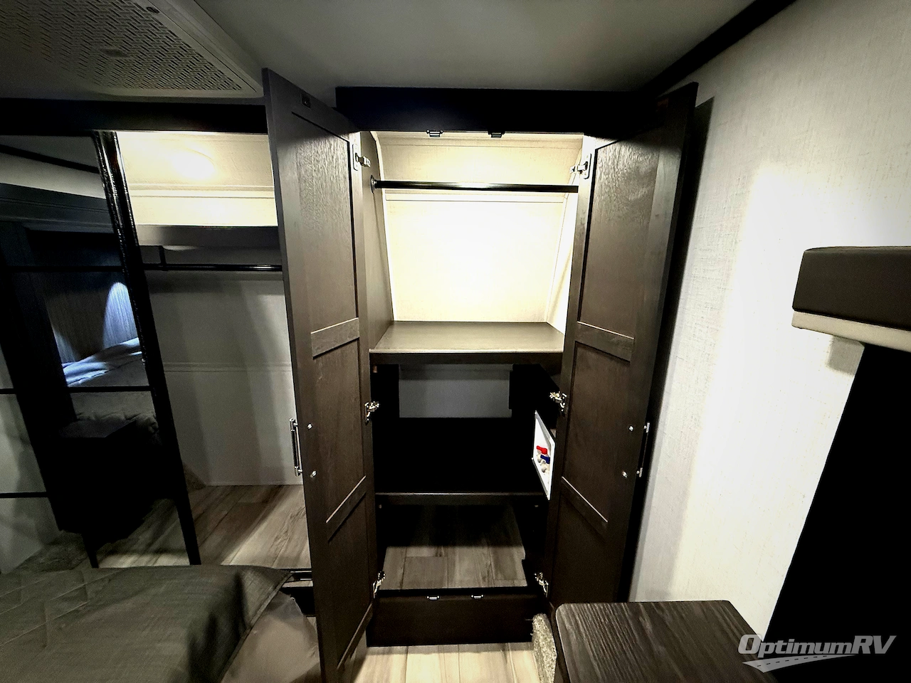 2026 Keystone Alpine Avalanche Edition 390DS Photo 28