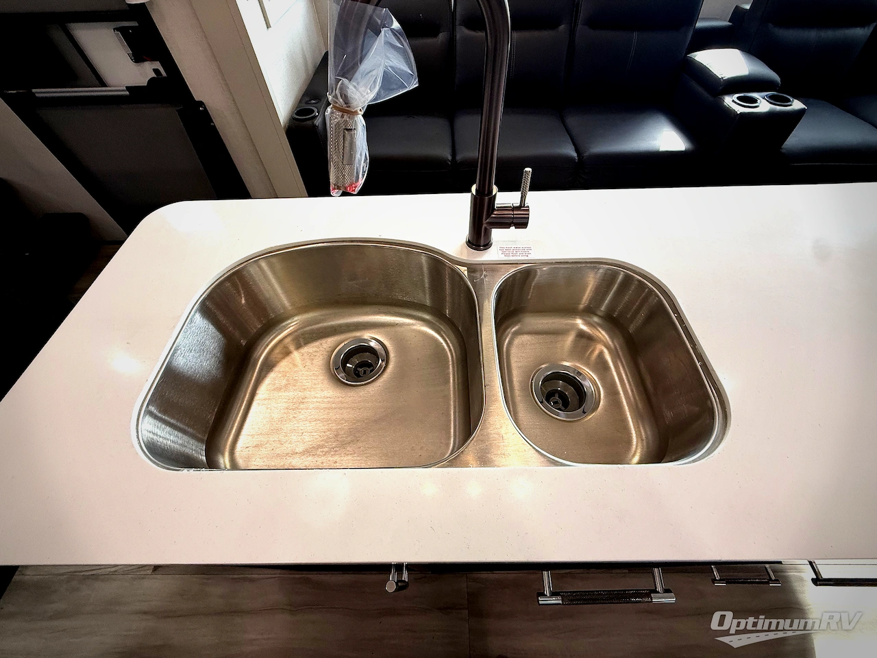 2026 Keystone Alpine Avalanche Edition 390DS Photo 10