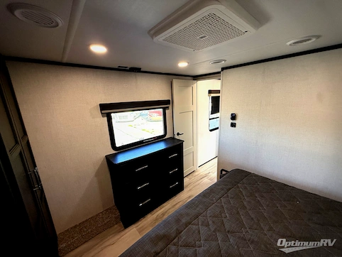 2026 Keystone Alpine Avalanche Edition 379MB RV Photo 4