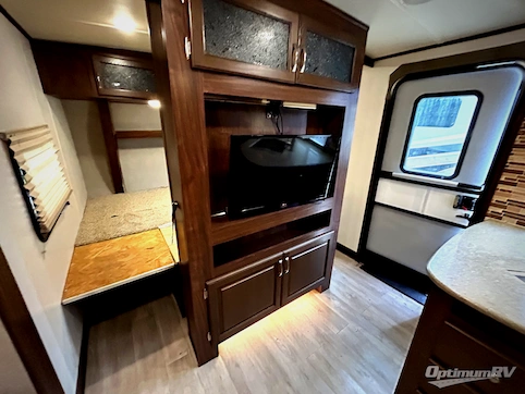 2018 Palomino SolAire Ultra Lite 251RBSS RV Photo 3