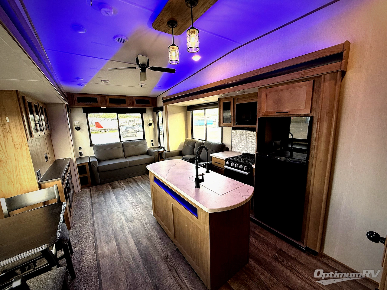 2023 Forest River Cherokee Arctic Wolf Suite 3550 Photo 4