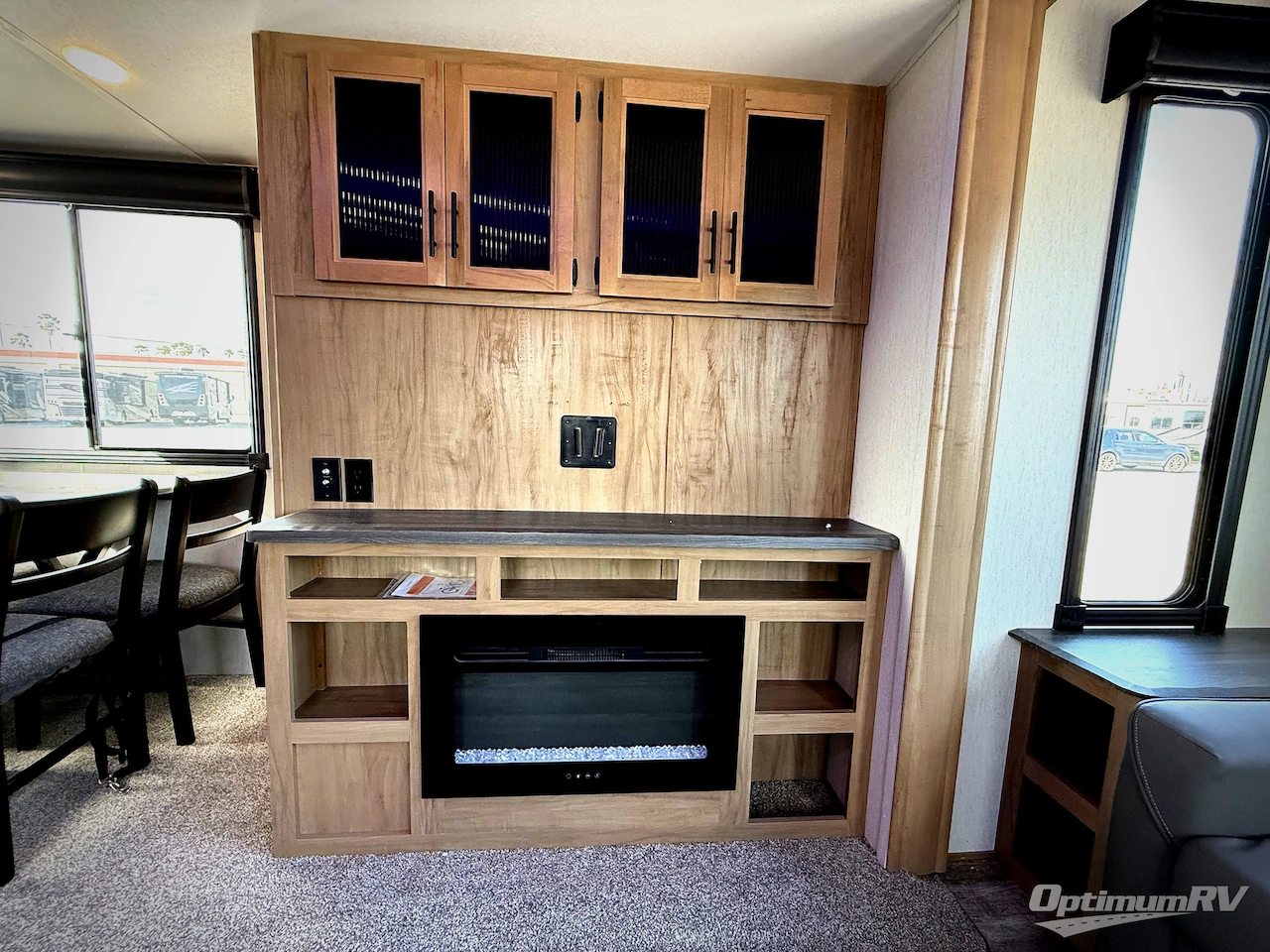 2023 Forest River Cherokee Arctic Wolf Suite 3550 Photo 6