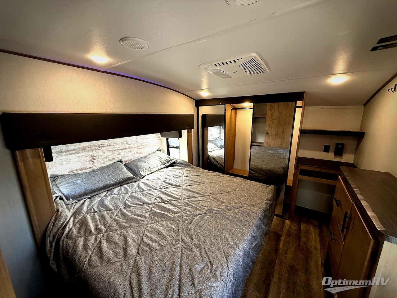 2023 Forest River Cherokee Arctic Wolf Suite 3550 Photo 15