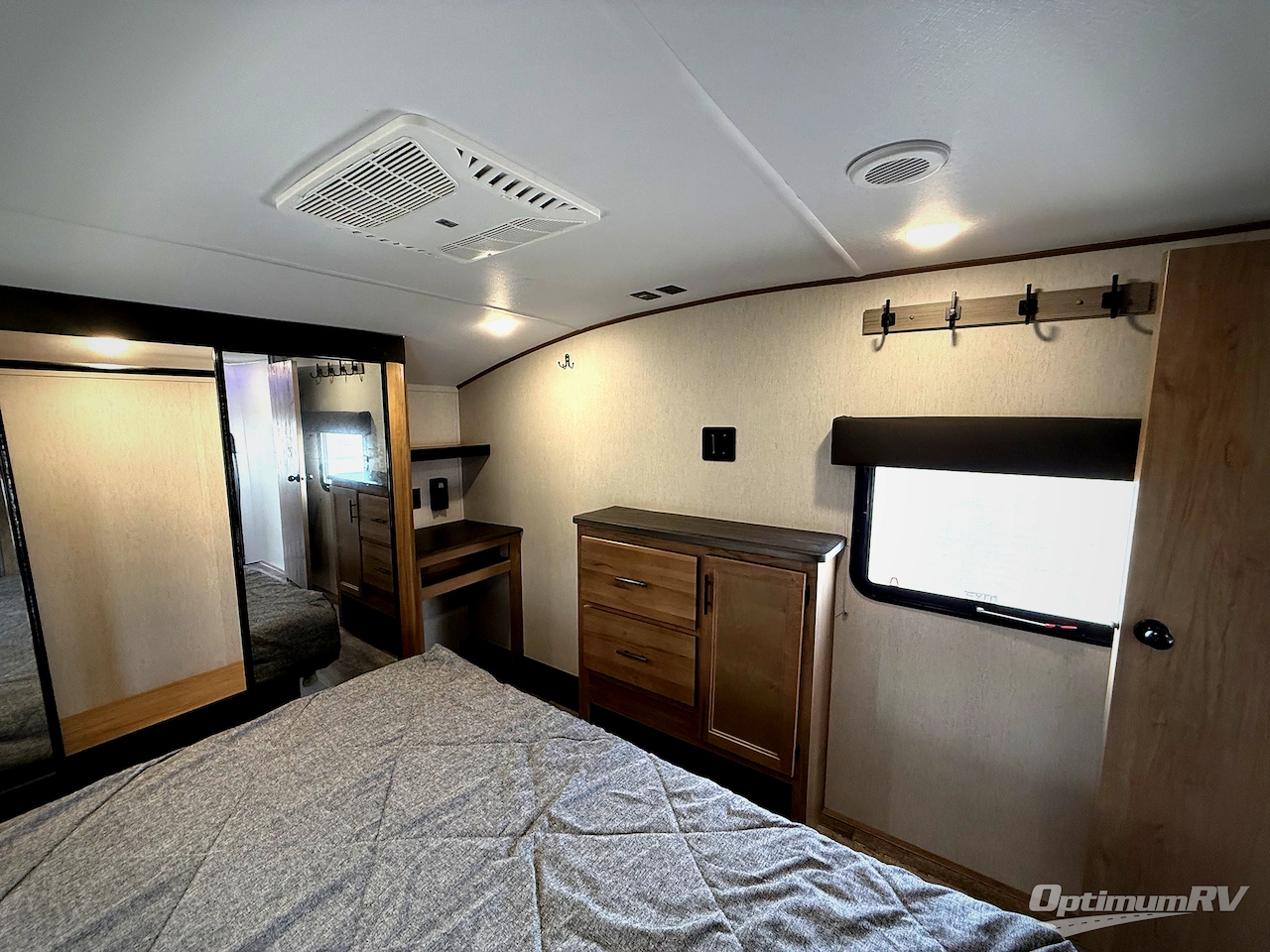 2023 Forest River Cherokee Arctic Wolf Suite 3550 Photo 16