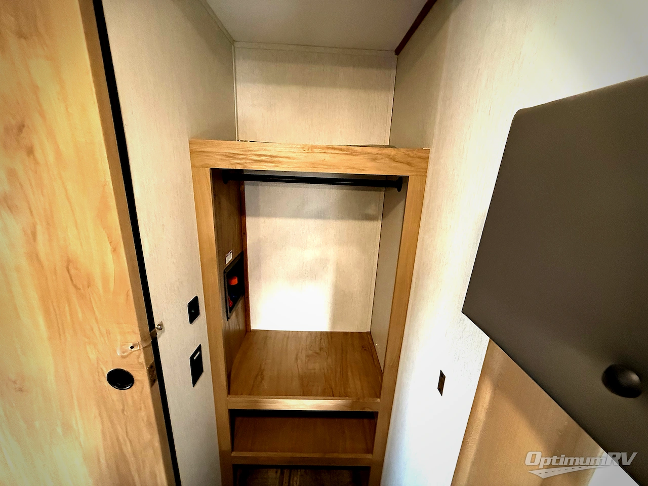 2023 Forest River Cherokee Arctic Wolf Suite 3550 Photo 17