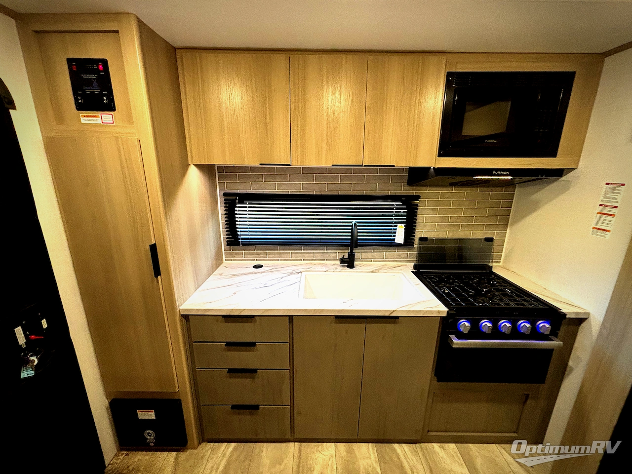 2025 Dutchmen Kodiak 241BHSL Photo 6