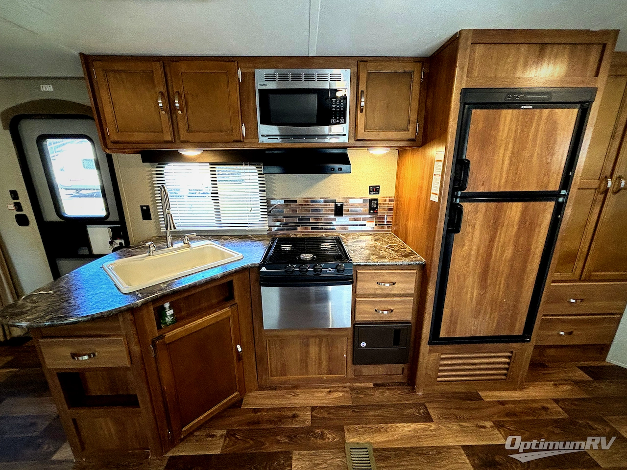 2017 Keystone Summerland 2820BH Photo 5