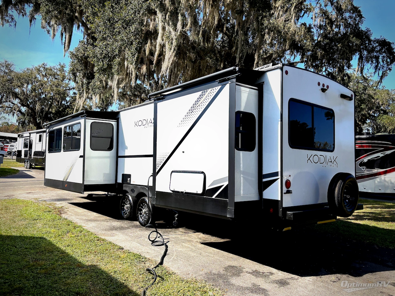 2025 Dutchmen Kodiak Ultimate 3371FLSL Photo 3