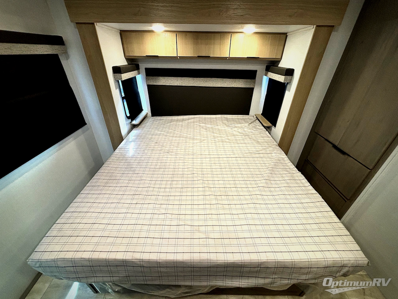 2025 Dutchmen Kodiak Ultimate 3371FLSL Photo 16