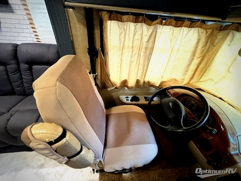 2016 Thor ACE 30.2 RV Photo 2