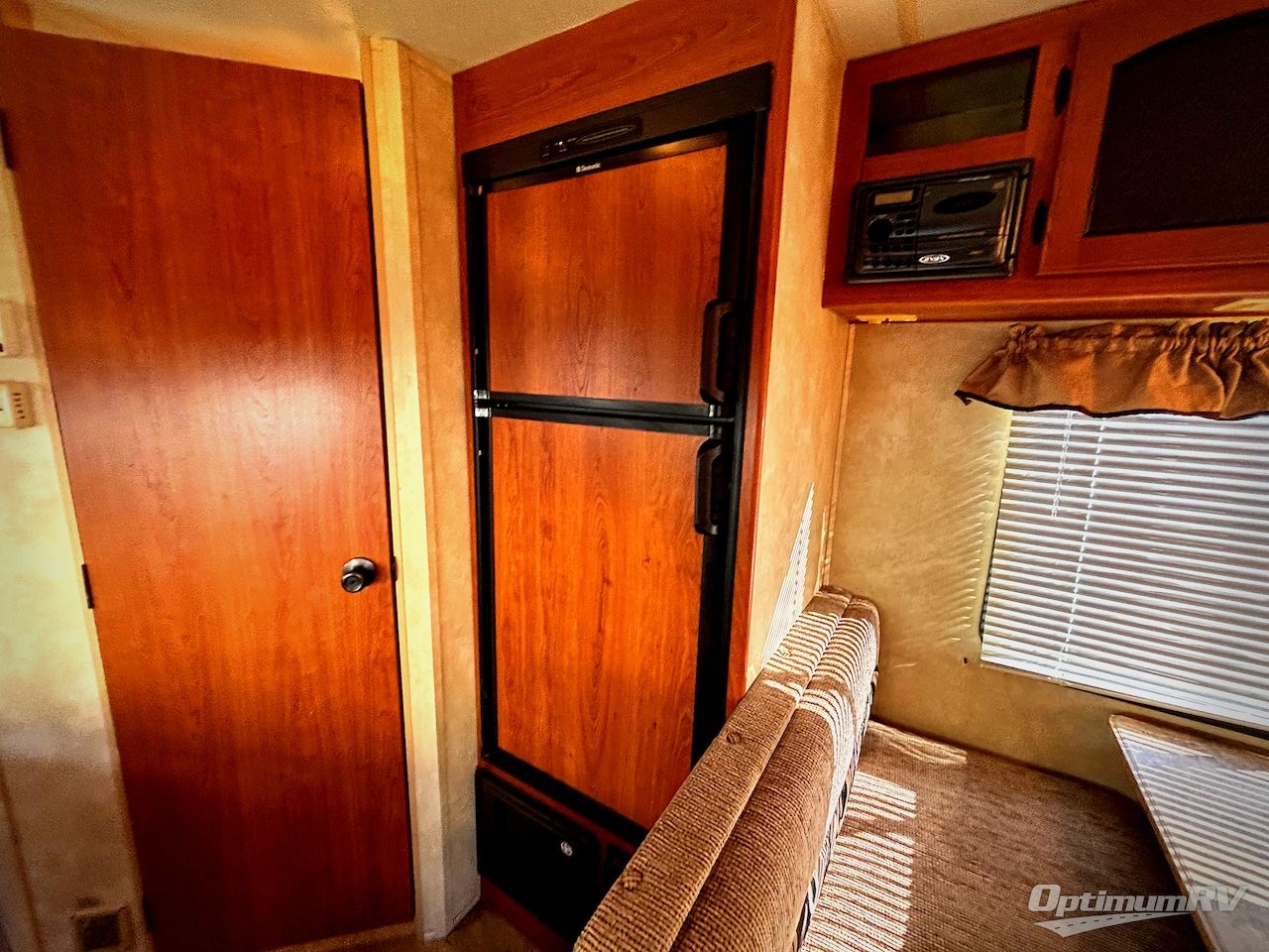 2011 Coachmen Freedom Express LTZ 17SDX Photo 9