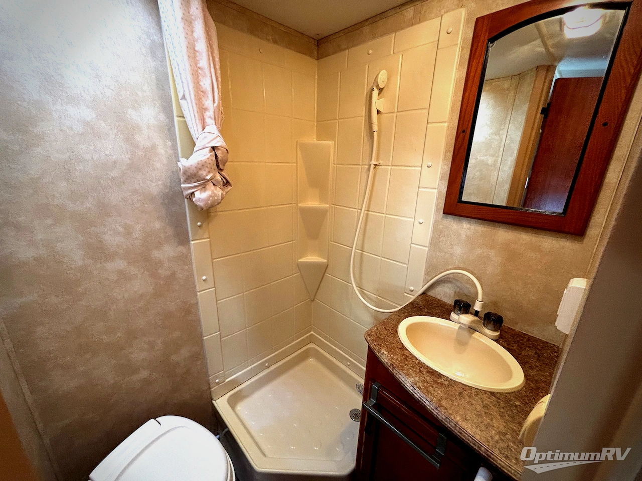 2011 Coachmen Freedom Express LTZ 17SDX Photo 10