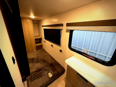 2025 Dutchmen Kodiak Ultra-Lite 308BHSL RV Photo 3