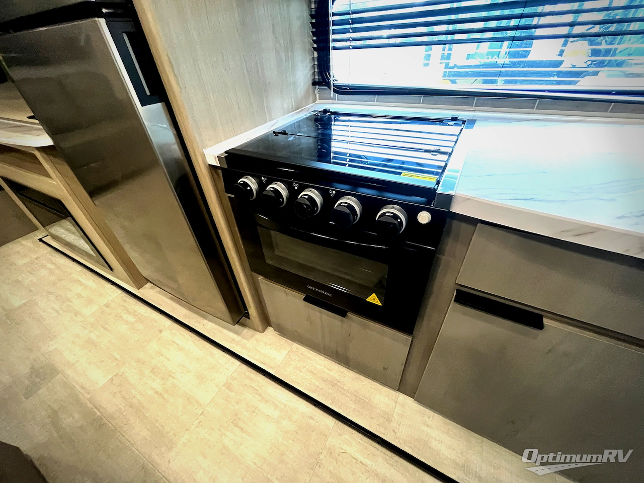 SOLD! - New 2025 Dutchmen Kodiak Ultimate 3371FLSL Travel Trailer
