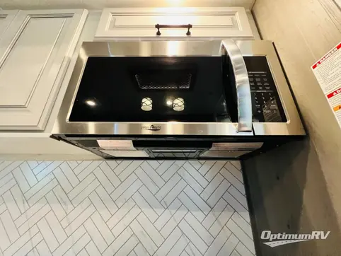 2025 Keystone Retreat 391CLDL RV Photo 2